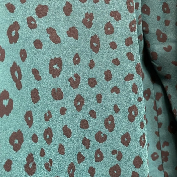 Lush XXL Dark Green Animal Print Top Blouse - Picture 2 of 6